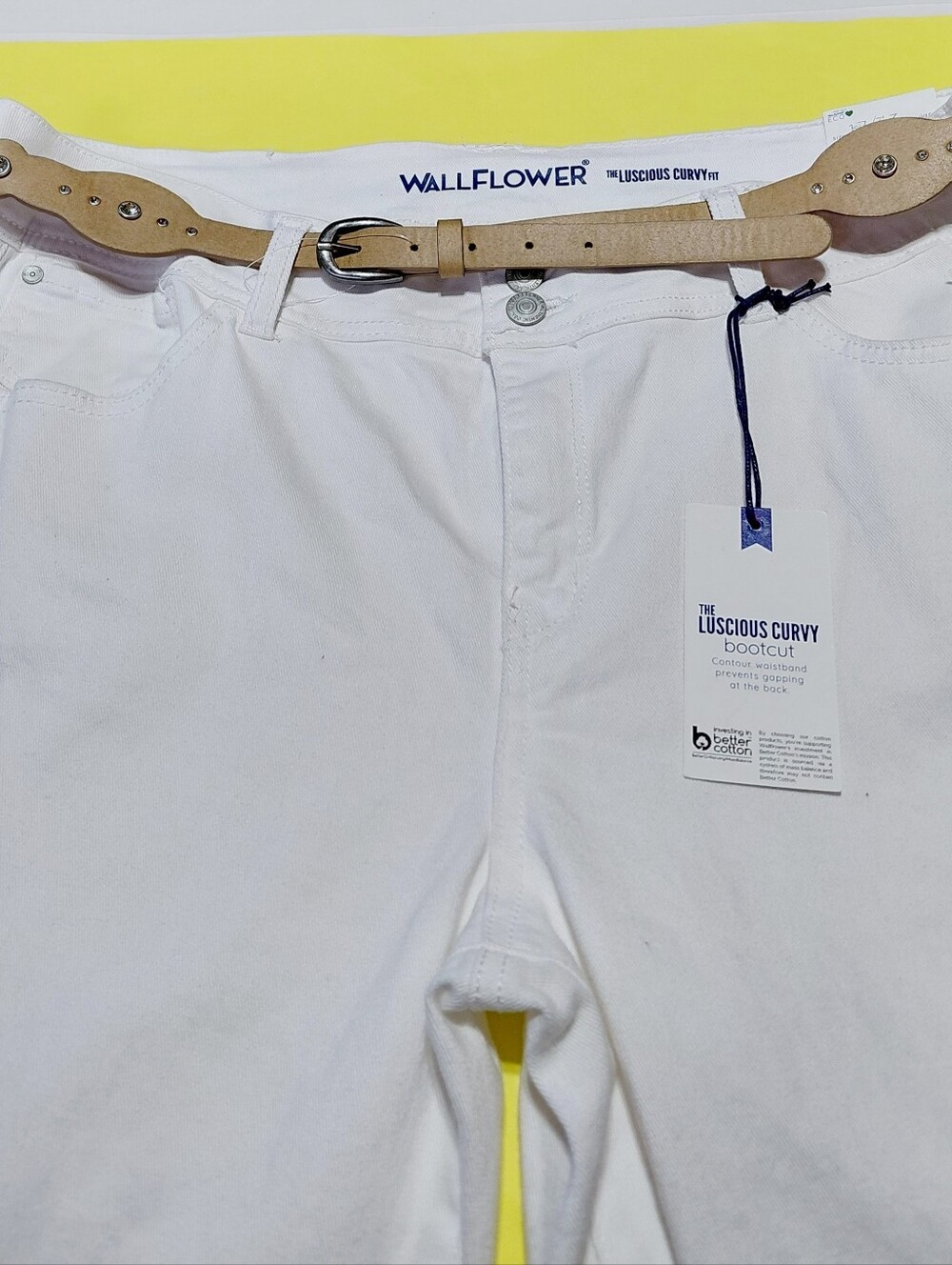 WALLFLOWER Women’s White Luscious Curvy Bootcut Jeans with Tan Belt Size 17